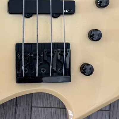 Hamer Scarab Bass Guitar 1984 - White Rick Savage Def Leppard image 10