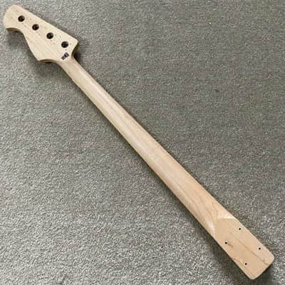Harley Benton 4 String Jazz Bass Style Maple Neck, Rosewood 20 Frets Fingerboard image 7