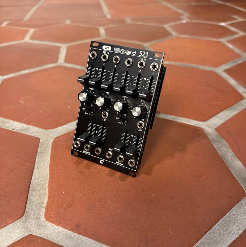 Roland System-500 572 Eurorack Phase Shifter / Delay / LFO Module 2016 - Present - Black image 1