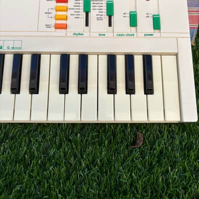 Casio PT-90 32-Key Mini Synthesizer 1980s - White image 4