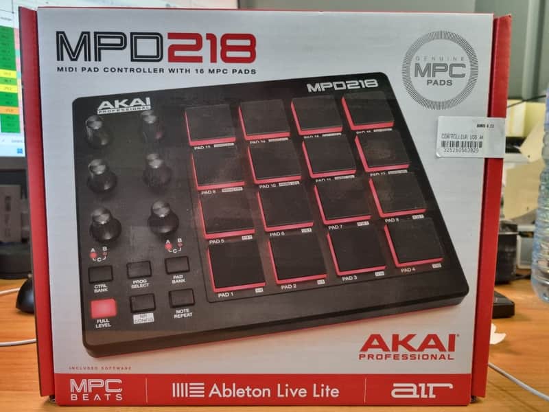 Immagine Akai MPD218 2015 - Present - Black - 1
