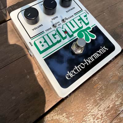 Electro-Harmonix Big Muff Pi with Tone Wicker Distortion / Sustainer 2008 - Present - White / Black / Green image 4