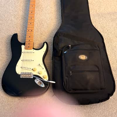 Fender Standard Stratocaster with Maple Fretboard 1995 - 2000 - Black image 1