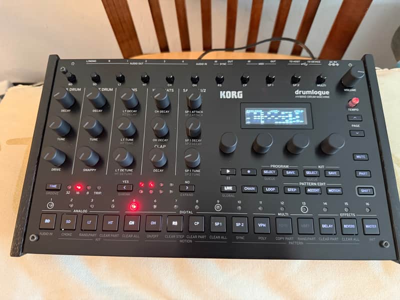 Korg Drumlogue Hybrid Drum Machine 2022 - Present - Black