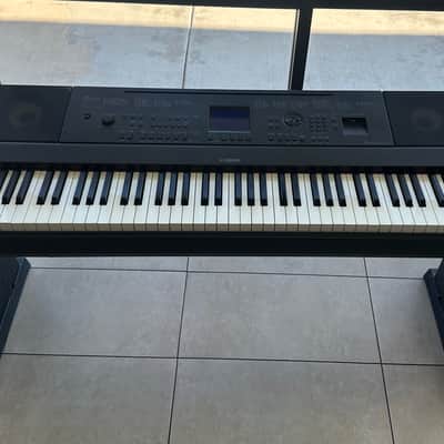 Yamaha DGX-660 Arranger Piano with Stand 2016 - Present - Black