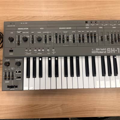 Roland SH-101 32-Key Monophonic Synthesizer 1982 - 1986 - Gray