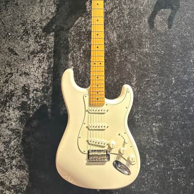 Fender Player Stratocaster Maple Fretboard 2018 Polar White MIM Electric Guitar image 9