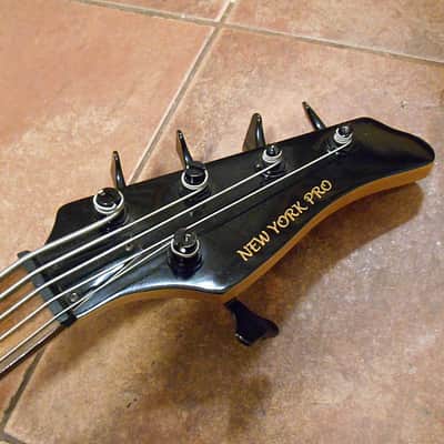 New York Pro 5 String Bass Guitar. Black. image 3