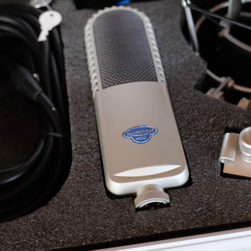 Samson VR88 Bidirectional Velocity Ribbon Mic w/ Shockmount and Case image 1