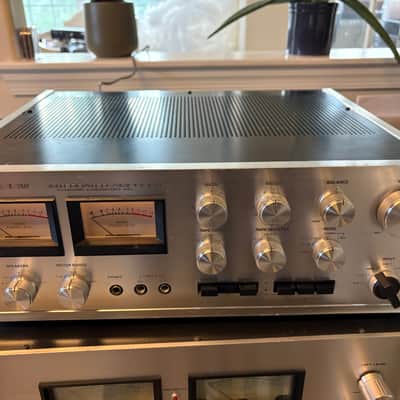 Accuphase E-202 integrated pre amp image 1