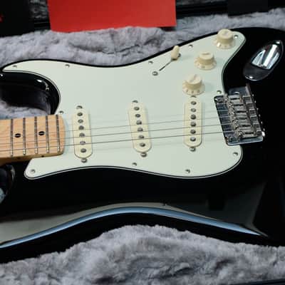 Fender American Professional Stratocaster with Maple Fretboard 2017 - 2019 - Black image 6