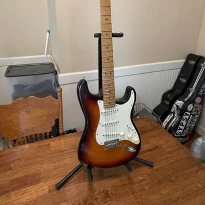 1996 Fender American Standard Stratocaster with Maple Fretboard 3-Color Sunburst image 2