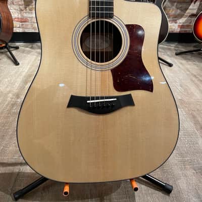 Taylor 210CE Plus Natural image 4
