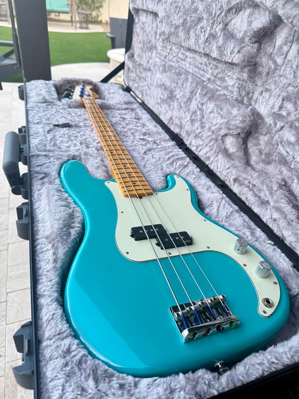 Fender American Professional II Precision Bass with Maple Fretboard 2020 - Present - Miami Blue image 1
