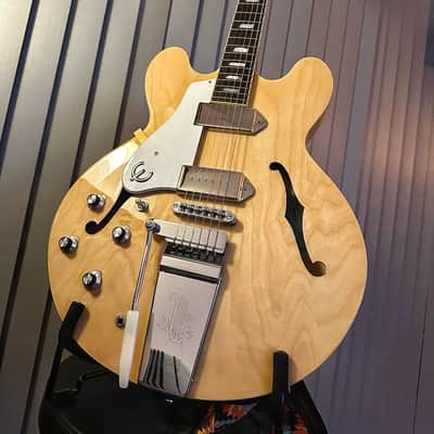 Epiphone Casino Left-Handed Natural + Maestro Vibrola + Hardcase image 2