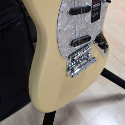 Fender American Mustang BRAND NEW 75th ANNIVERSARY Performer Vintage White 60s Kurt Cobain vibes USA Electric Guitar image 13