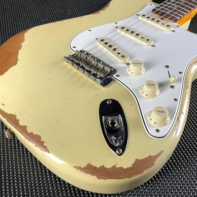 Fender Custom Shop 1967 Stratocaster, Heavy Relic- Aged Vintage White image 3