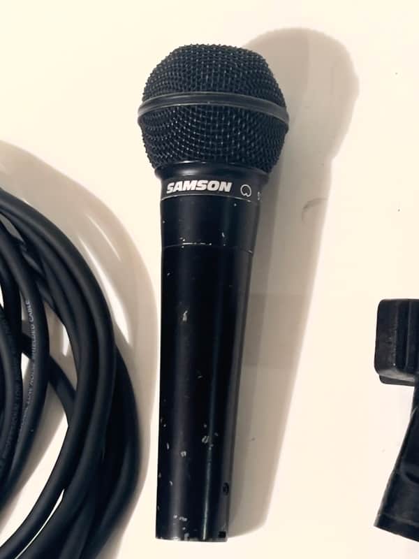 Samson S11 Cardioid Dynamic Microphone Kit with 20 foot XLR cable and clip image 1
