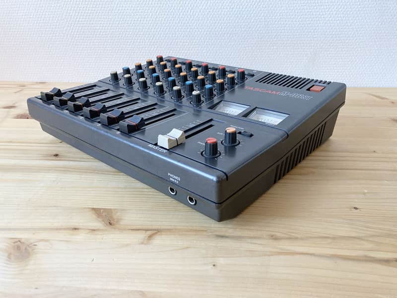 ビンテージ　TASCAM M-06 ミキサー Tascam M-06, 6 Channel Stereo Mixer, Preamp, Equalizer, VU Meters