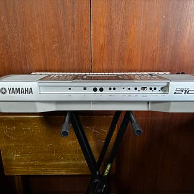 Yamaha PSR-2100 61-key PORTATONE Electric Keyboard w/ bag power