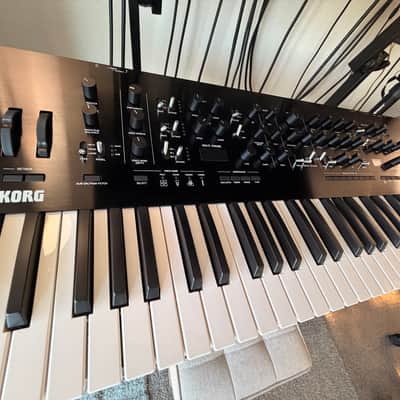 Korg Prologue 16 Polyphonic 61-Key 16-Voice Analog Synthesizer 2018 - Present - Black/Wood image 2