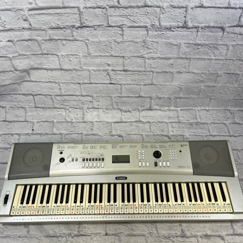 Yamaha DGX-220 76-Key Electronic Keyboard image 1