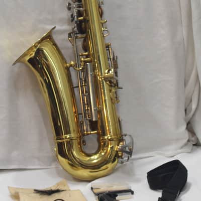 Conn 20M Alto Saxophone w/Case - Brass image 1