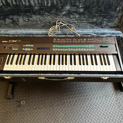 Yamaha DX7 Synth - EXCELLENT - Full SERVICED + hard case image 2