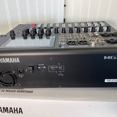 Yamaha MGX12 18-Channel Digital Mixing Console - Black image 9