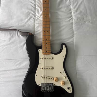 Fender Stratocaster 1983 - Black with Maple fretboard image 22