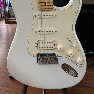 Fender Juanes Signature Stratocaster - Luna White 8lbs. 1.6oz. #JL230573  Hardshell Case image 9