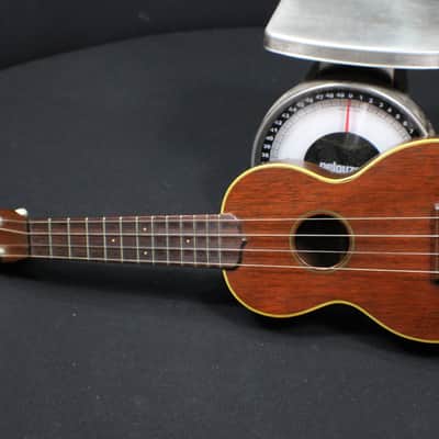 A Vintage Martin Style 2 Ukulele in it's Original Case & Like New Condition # 9 U image 2