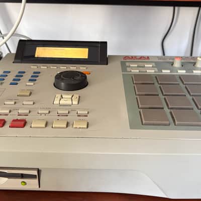 Akai MPC2000XL MIDI Production Center 2000 - 2005 - Grey image 3