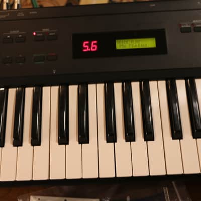 Yamaha SY22 Dynamic Vector Synthesizer 1990 Black image 3
