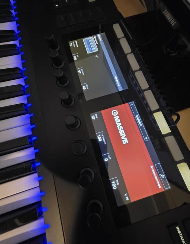 Native Instruments Komplete Kontrol S49 Mk2 + Komplete 12 Bundle image 1
