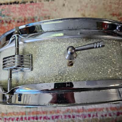 Ludwig Jazz Combo 13x3" Silver Sparkle 6-Lug Piccolo Snare - Granitone Interior image 3