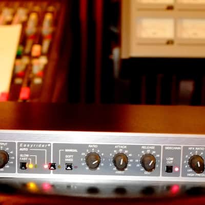 APHEX 661 EXPRESSOR TUBE COMPRESSOR SILVER | Reverb The Netherlands