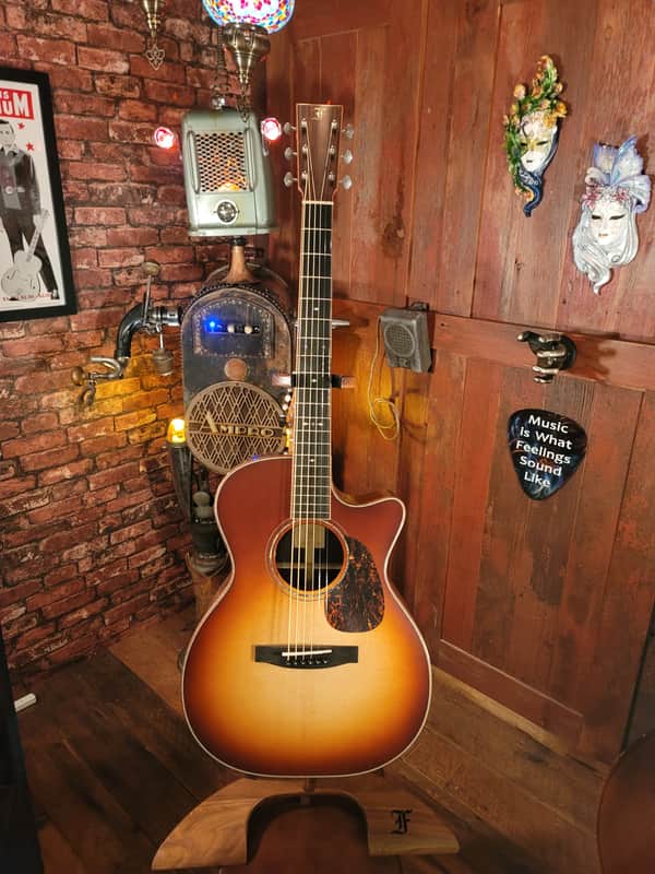 Vintage 3 OMc SR SB SPA 118475 with FREE Furch Guitar Strap and Original CNR image 1