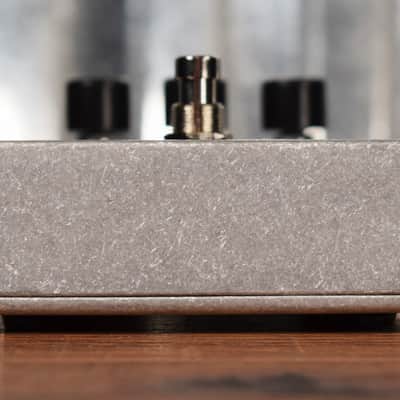 Electro-Harmonix EHX Stereo Electric Mistress Flanger Chorus Guitar Effect Pedal image 3
