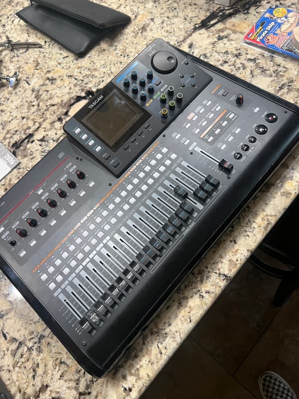 TASCAM DP-32SD 32-track Digital Portastudio 2014 - Present - Black image 1