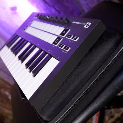 Novation Launchkey 25 MKIII MIDI Keyboard Controller 2020 - Present - Black with Carrying Case image 9