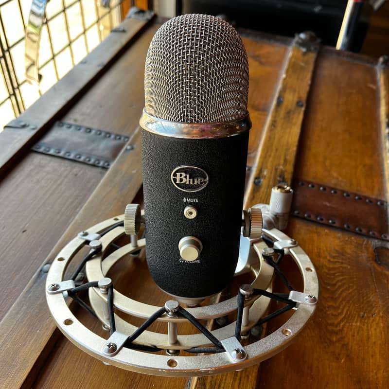 (16558) Blue Yeti Pro Multipattern USB Condenser Microphone with XLR Output 2020 - Present - Black image 1