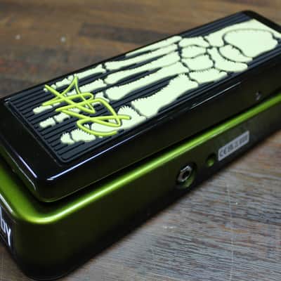 Dunlop Kirk Hammett Signature Cry Baby Wah Electric Guitar Pedal image 3
