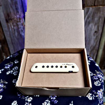 LR Baggs M1 Active Body-Sensitive Magnetic Pickup image 2