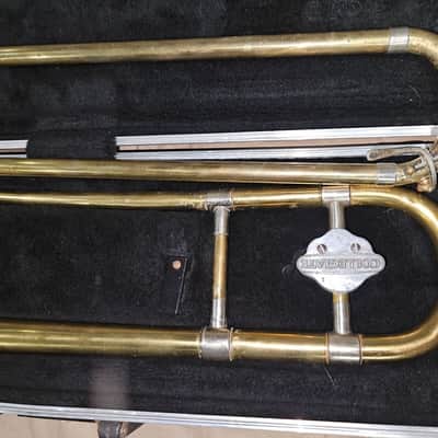 Holton Collegiate Trombone, with case & mouthpiece, USA. Very good condition image 5