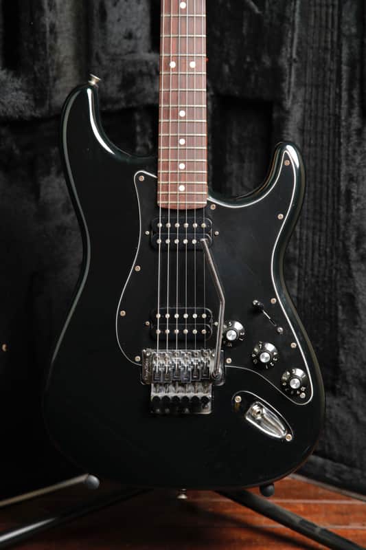 Fender Blacktop HH Folyd Rose Stratocaster Electric Guitar 2012 Pre-Owned