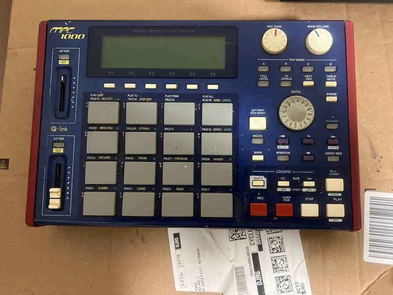 Akai MPC1000 Music Production Center | Reverb