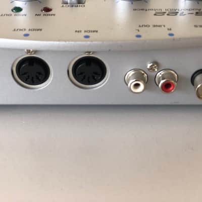 TASCAM US-122 USB Audio Interface 2000s - Silver and Blue image 5