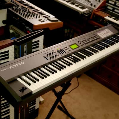 CERTIFIED!!! ROLAND RD700 STAGE PIANO FULLY INSPECTED SERVICED AND IN AMAZING CONDITION! image 8