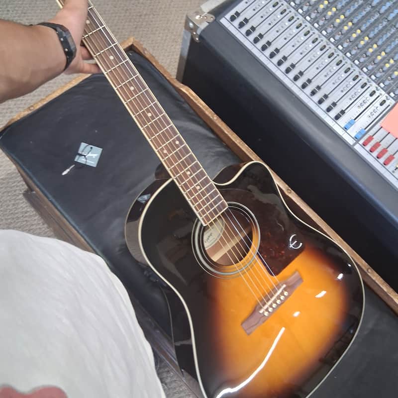 Epiphone J-45 EC